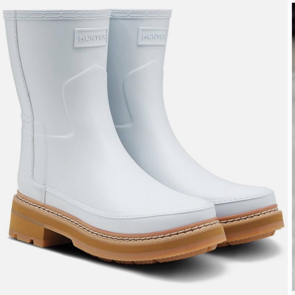 Hunter White Short Stitch Wellington Rain Boot, Size 7